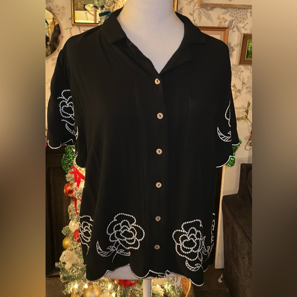 Umgee Black Top with White Floral Embroidery